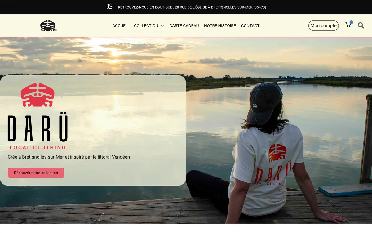 L'ancien site de Darü : le logo dans un encadré blanc posé sur la photo d'un ponton au coucher du soleil, un bouton rose « Découvrir notre collection ».